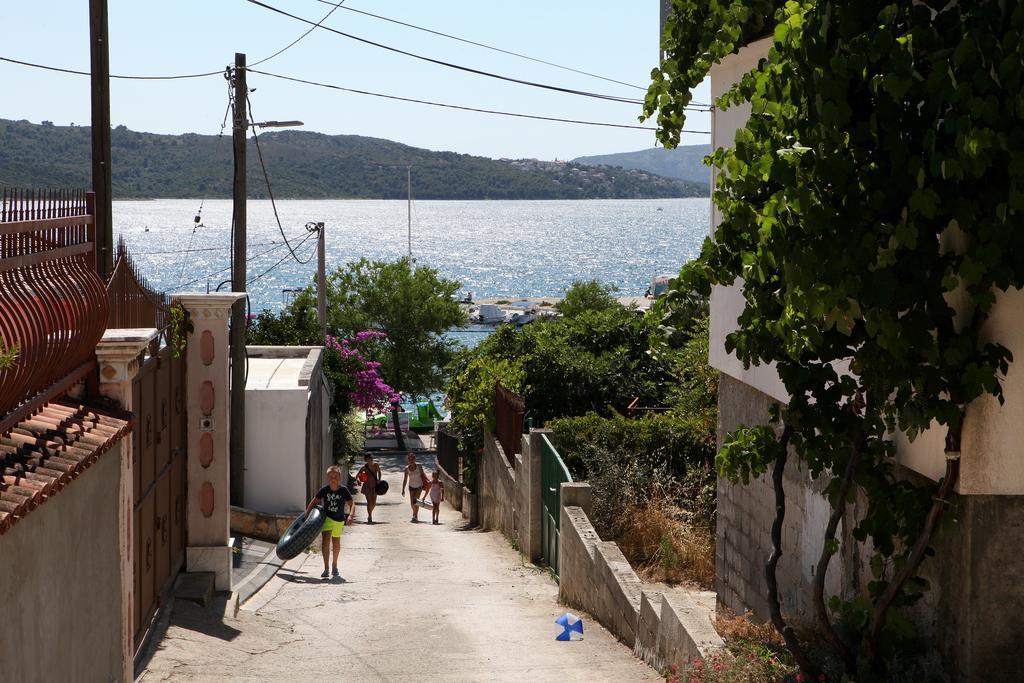 Apartments Jasmin Trogir Exterior photo